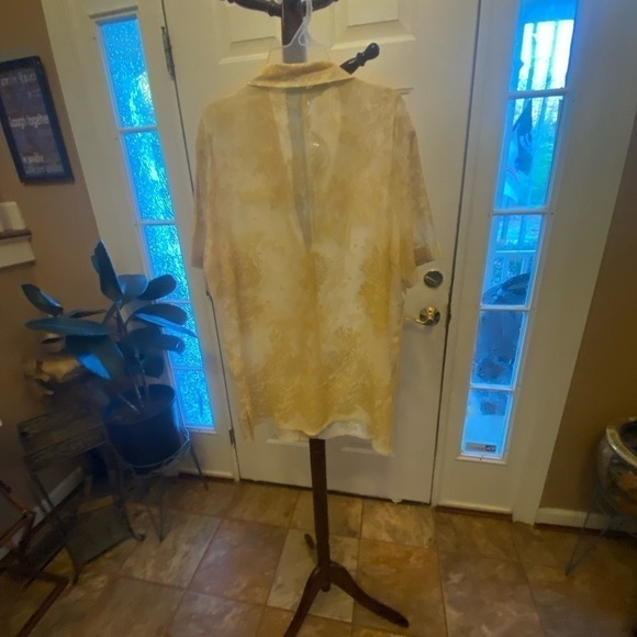 ESCADA YELLOW FLORAL BUTTON DOWN SILK TOP SIZE 44 - Picture 7 of 7
